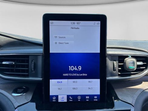 Used 2023 Ford Explorer Platinum w/ Technology Package AWD/4WD image 21