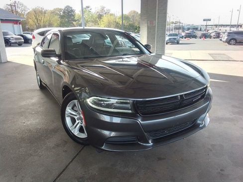 Used 2019 Dodge Charger SXT w/ Leather Interior Group image 2