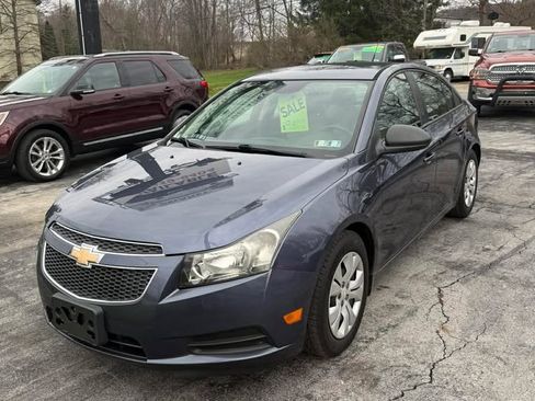 Used 2013 Chevrolet Cruze LS image 3