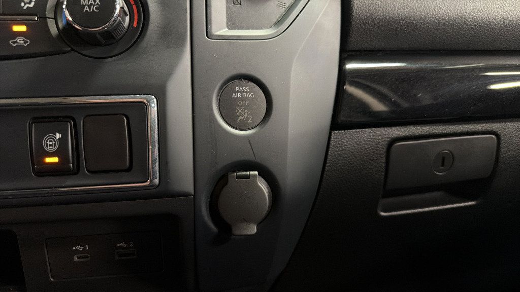 Used 2024 Nissan Titan SV AWD/4WD image 33