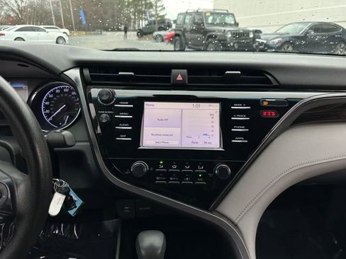 Used 2019 Toyota Camry LE image 18