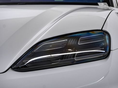 Certified 2025 Porsche Macan 4 Electric AWD/4WD image 7