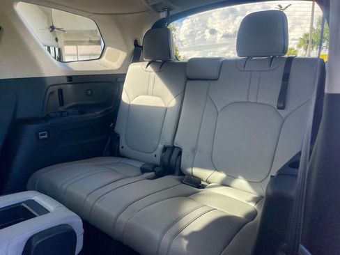 Used 2024 Honda Pilot Elite image 12