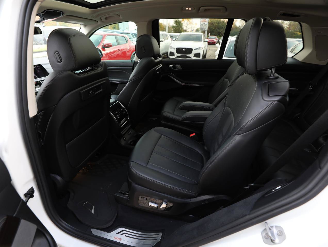 Used 2020 BMW X7 xDrive40i w/ Premium Package AWD/4WD image 17