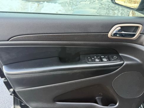 Used 2017 Jeep Grand Cherokee Laredo w/ Quick Order Package 23E image 18