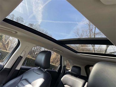 Used 2023 Ford Edge SEL w/ Convenience Package image 7