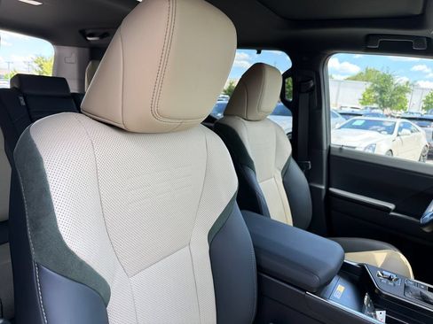 Used 2025 Lexus GX 550 AWD/4WD image 38