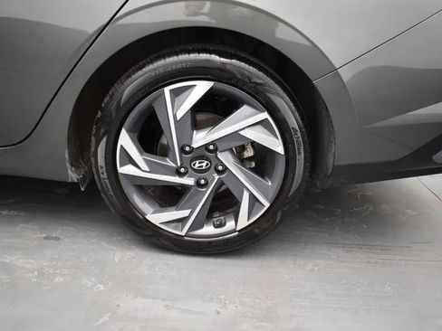 Used 2025 Hyundai Elantra Limited image 36