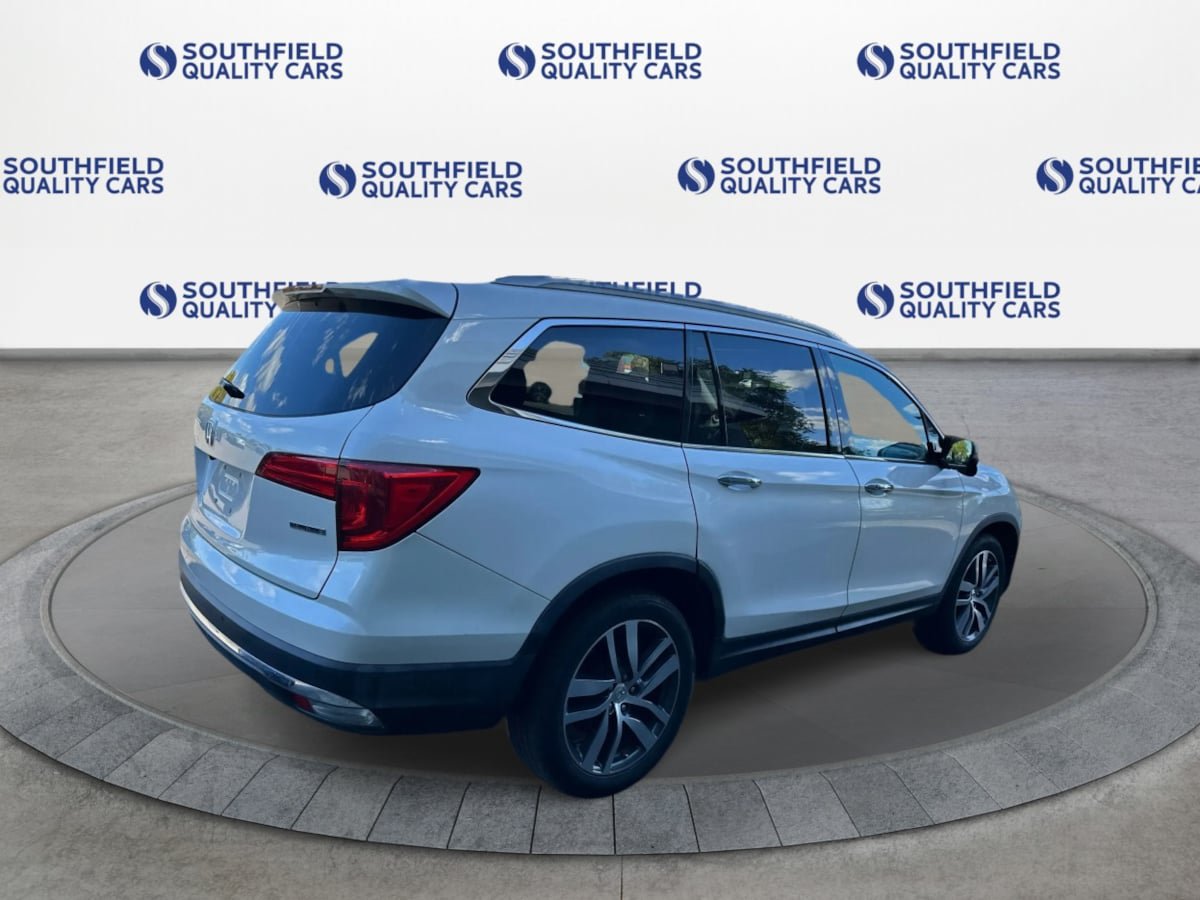 Used 2017 Honda Pilot Touring image 7