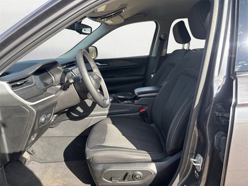 Used 2023 Jeep Grand Cherokee L Laredo image 9