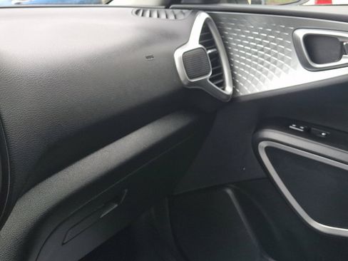 Used 2022 Kia Soul LX FWD image 32
