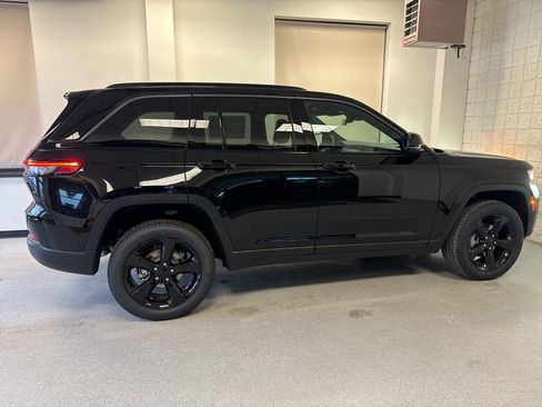 New 2026 Jeep Grand Cherokee Limited AWD/4WD image 23