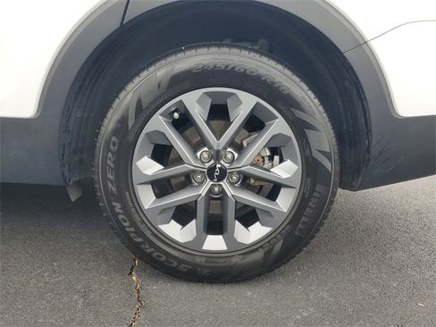 Used 2024 Kia Telluride LX image 7