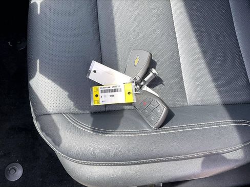 Used 2025 Chevrolet Traverse LT w/ LPO, Floor Liner Package FWD image 33