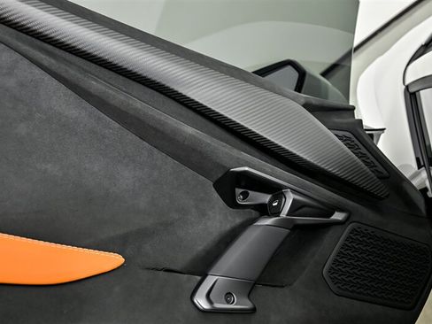 Used 2025 Lamborghini Revuelto AWD/4WD image 22