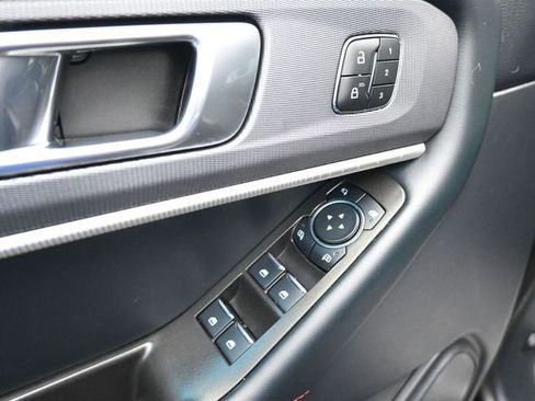 Used 2025 Ford Explorer ST-Line w/ Premium Package image 23