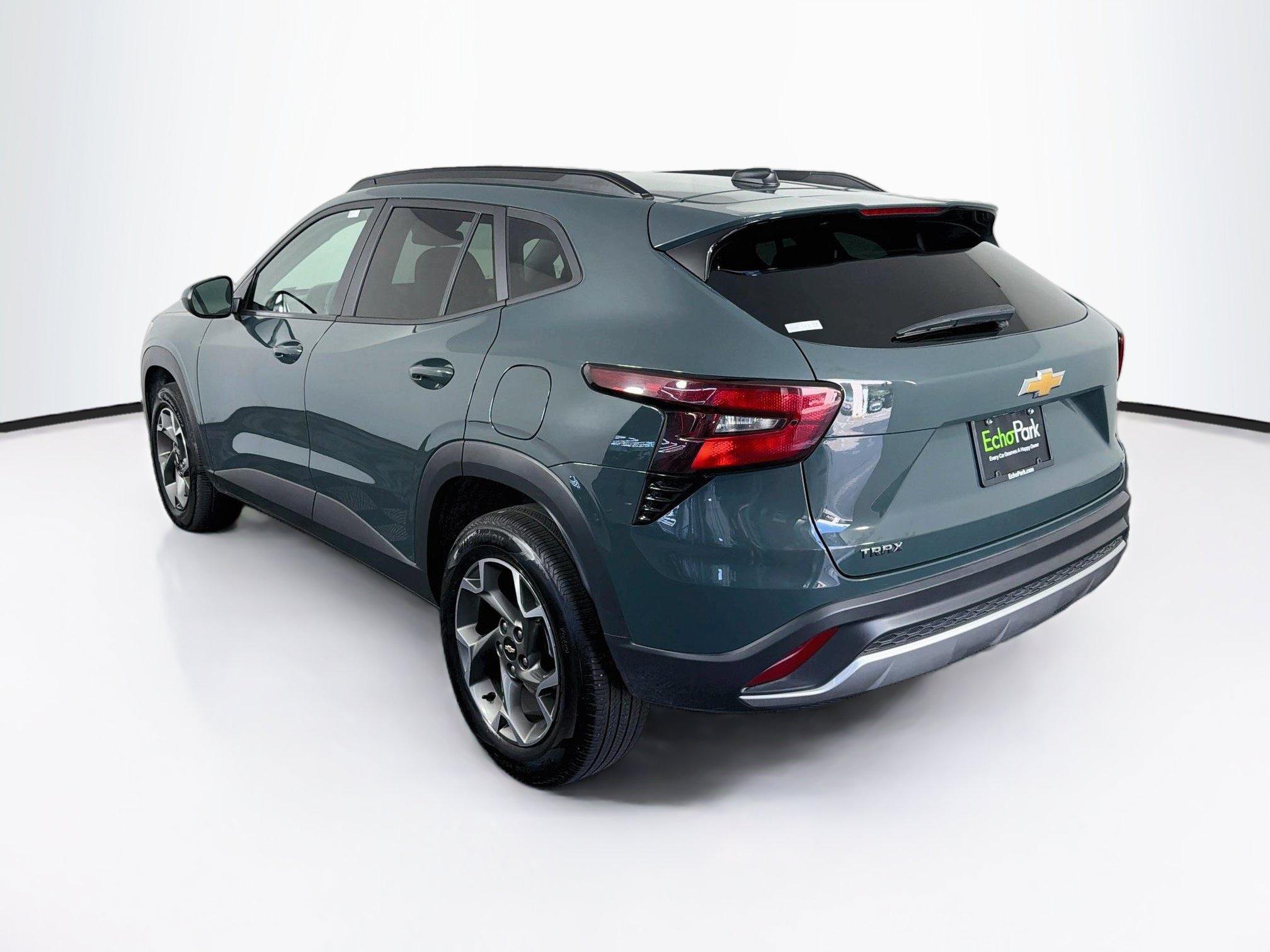 Used 2025 Chevrolet Trax LT FWD image 5