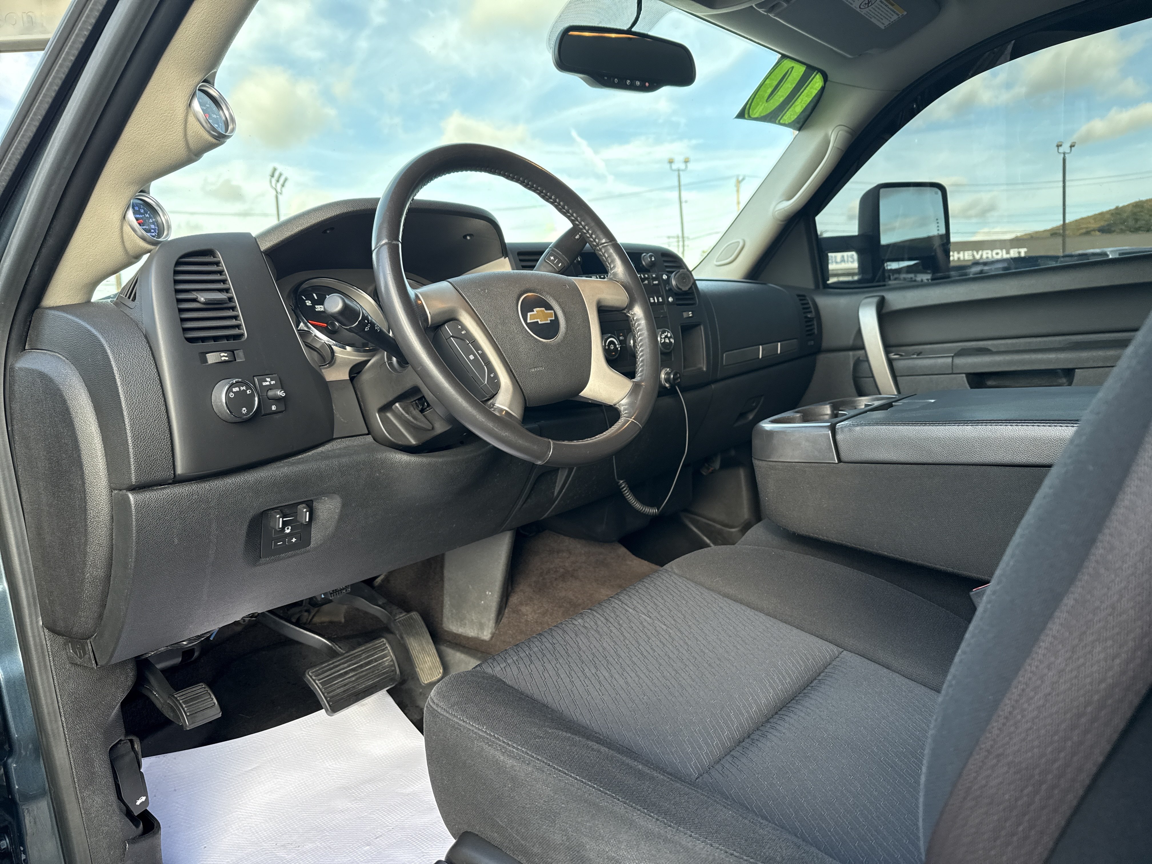 Used 2010 Chevrolet Silverado 2500 LT w/ Exterior Plus Package AWD/4WD image 15