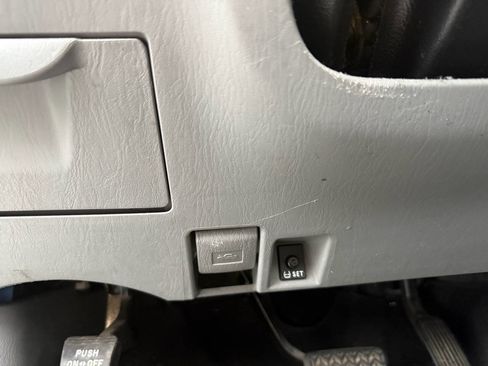 Used 2013 Toyota Tacoma Base 4x2 2dr Regular Cab 6.1 f image 33