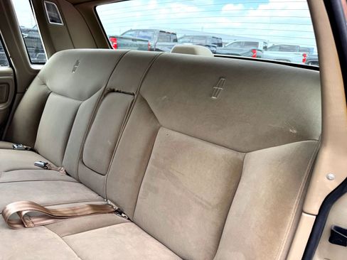 Used 1989 Lincoln Town Car Signature image 27