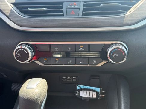 Used 2025 Nissan Altima 2.5 SV image 23