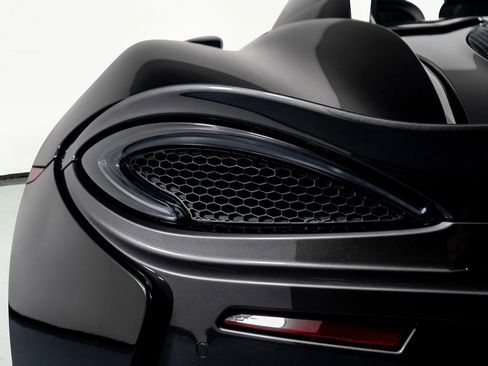 Used 2019 McLaren 570S Spider image 15