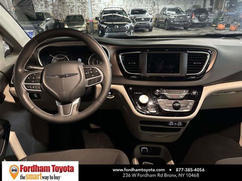 Used 2024 Chrysler Voyager LX image 15