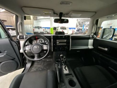 Used 2010 Toyota FJ Cruiser 4WD image 26