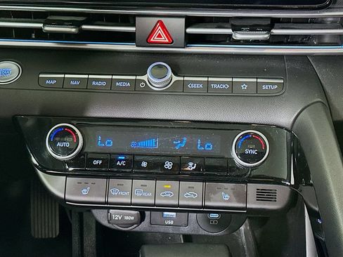 Used 2025 Hyundai Elantra Limited FWD image 14