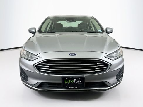Used 2020 Ford Fusion SE FWD image 2