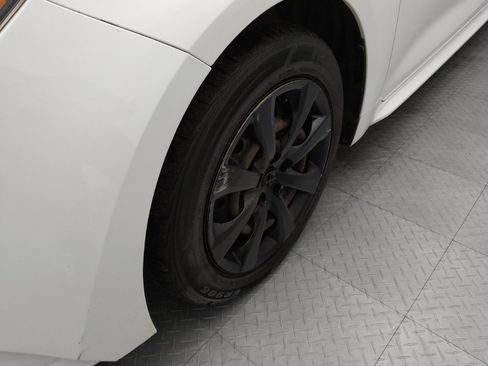 Used 2020 Toyota Corolla LE image 31