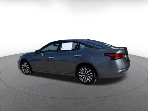 Used 2025 Nissan Altima 2.5 SV image 10