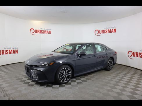 Used 2026 Toyota Camry XLE image 5