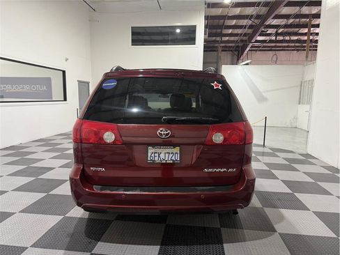 Used 2008 Toyota Sienna XLE image 8