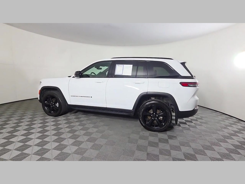 Used 2025 Jeep Grand Cherokee Altitude AWD/4WD image 45