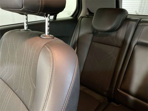 Used 2022 Chevrolet Trax LT w/ LT Convenience Package image 12