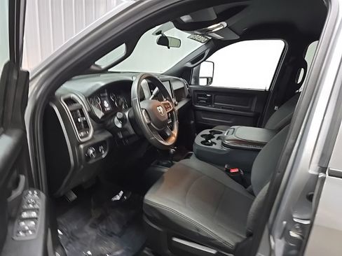 Used 2024 RAM 3500 Tradesman w/ Chrome Appearance Group AWD/4WD image 28