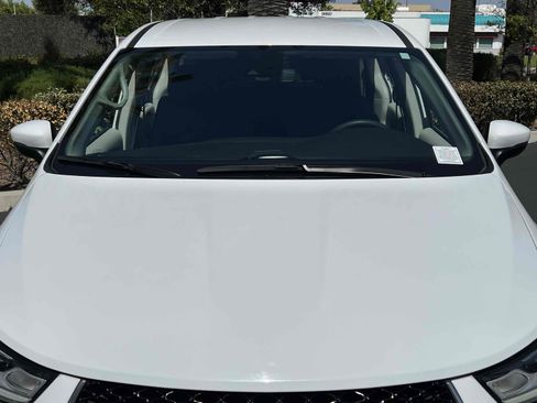 Used 2023 Chrysler Pacifica Touring-L image 62