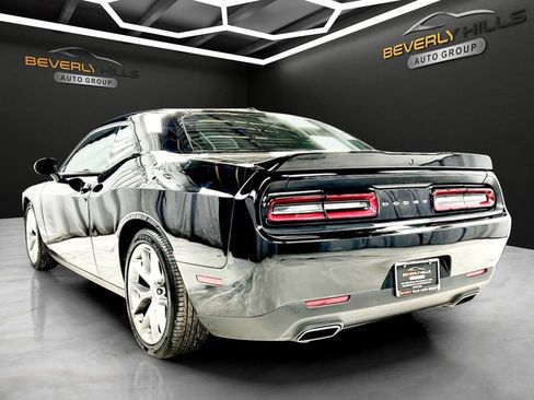 Used 2022 Dodge Challenger GT image 3