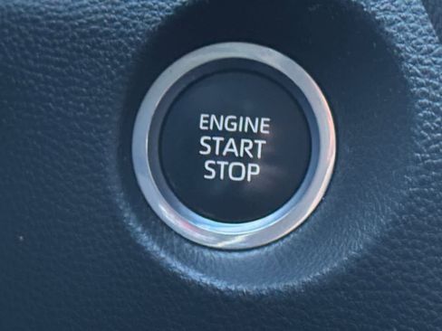 Used 2023 Toyota Corolla Cross XLE image 13