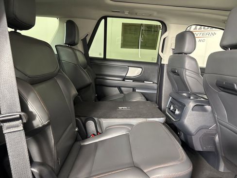 Used 2025 Ford Expedition Active AWD/4WD image 25