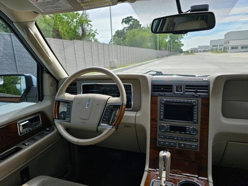 Used 2012 Lincoln Navigator L 2WD image 27