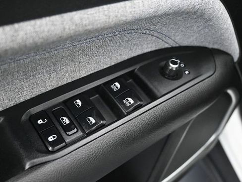 Used 2024 Jeep Compass Latitude image 14