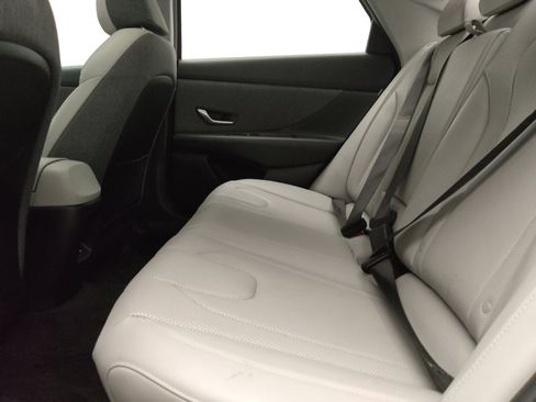 Used 2025 Hyundai Elantra Limited FWD image 18