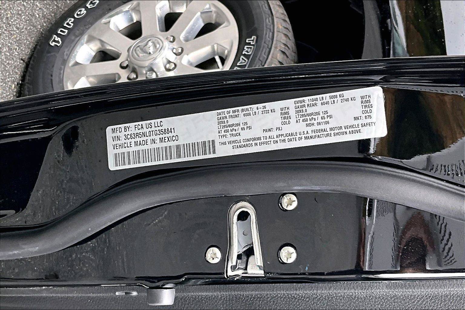 New 2026 RAM 2500 Laramie AWD/4WD image 14