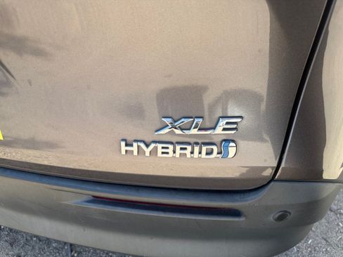 Used 2021 Toyota Sienna XLE AWD/4WD image 23