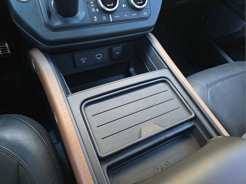 Used 2023 Land Rover Defender 110 X image 30