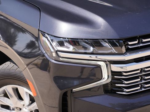 Used 2023 Chevrolet Suburban Premier RWD image 2