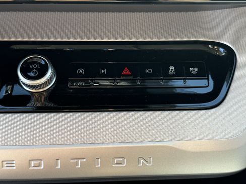 New 2026 Ford Expedition Active image 19