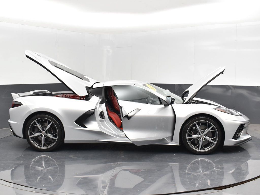 Used 2020 Chevrolet Corvette Stingray Preferred Cpe w/ 2LT Preferred Equipment Group RWD image 32